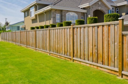 Cl&ocirc;ture ou palissade, quel choix pour votre jardin &agrave; Pontarlier ?